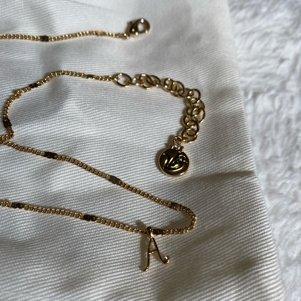 ❌❌SOLD❌❌Vera Bradley A initial necklace